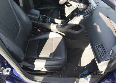 2013 Chevrolet Volt z USA, uszkodzony, nr VIN 1G1RB6E41DU101894